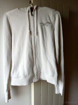 Mikina s kapucí uvnitř kožíšek