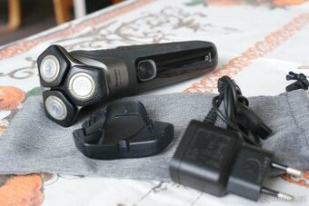 Holící  strojek  posledí  řad\y  PHILIPS.