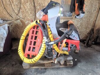 Predam harvestorovu hlavicu nisula 555