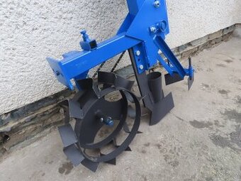 Sazeč česneku, cibule, žaludů