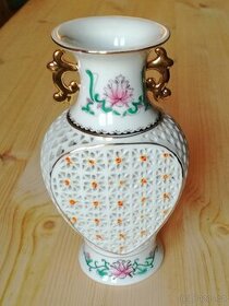 Bílá zdobená perforovaná váza