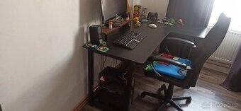 Rohovy pracovni stul novy