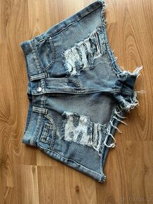 Džínové kraťasy PRETTYLITTLETHING vel.34 - 1