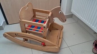 Houpací kůň, jídelní židle a samostatná židle v jednom (3v1)