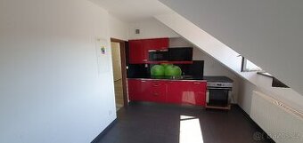 K pronájmu podkrovní byt 2+1 přímo v centru Velkého Meziříčí