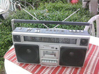 Starý Retro veľký prenosný RADIO-KAZEŤÁK