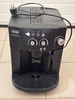 Kávovar Delonghi Magnifica ESAM 4000