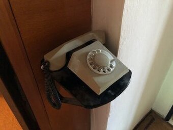 Starý telefon, retro, pevná linka, Tesla Stropkov