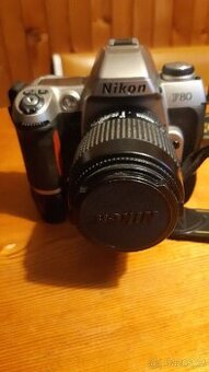 Nikon F 80 - 1