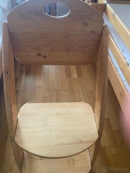 Rostoucí židle