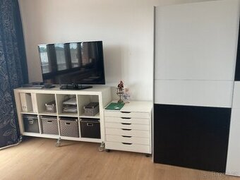 TV stolek