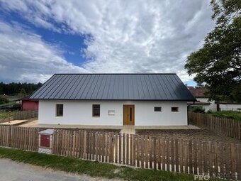 Novostavba ve stylu venkovského domu – klid, příroda, dostup
