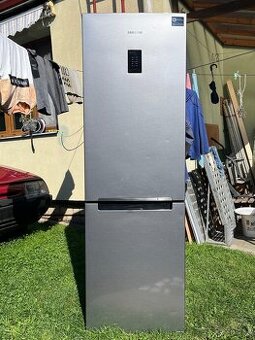 Lednička s mrazákem Samsung