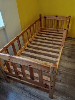 Dětská postel se zábranou včetně roštu 180x80