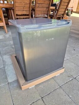 Lednička Philco PSB 401 EX Cube