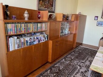 Obývací stěna z masivu