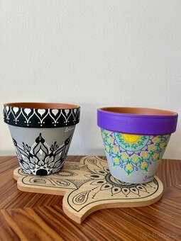 Ručně malovaný květináč