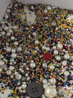 Korálky, náhrdelník, náramky