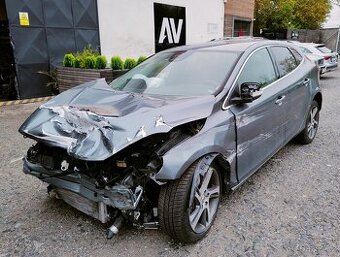 Volvo V40 Inscription D2 88kw - Náhradní díly
