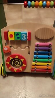 Dřevěné chodítko + aktivita