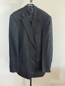 Lagrfeld černý oblek s shadow stripe