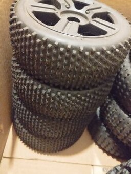 Palivo a pneumatiky na RC auto