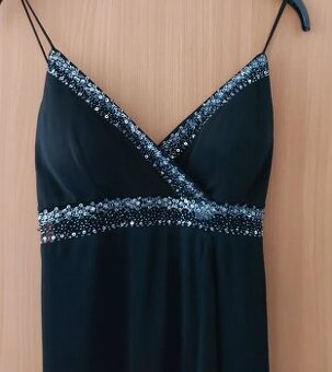 Společenské šaty s přehozem