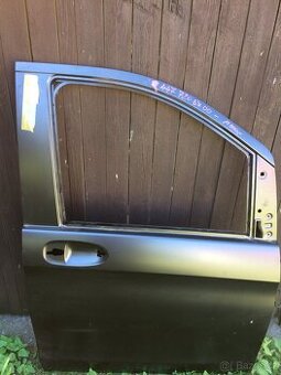 Pravé přední dveře Mercedes-Benz W447