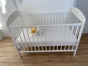 Dětská postýlka s matrací