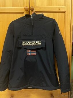 Zimní černá bunda napapijri