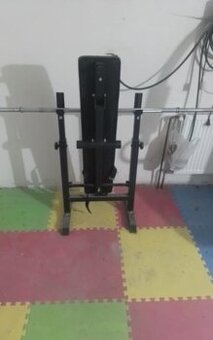 Posilovací věž+ Bench press lavice+ Zvaží+Jednoručky