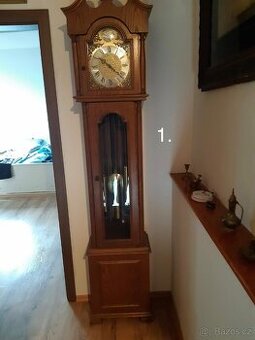 Různé starožitné hodiny