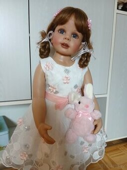 Sběratelská vinylová panenka