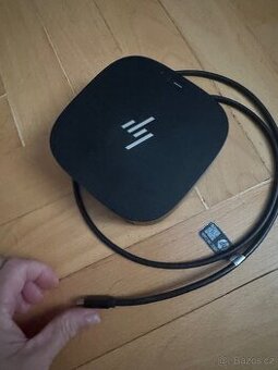 Dokovací stanice a nabíječka HP