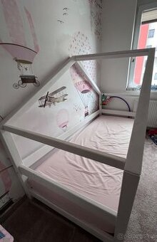 Dětská domečková postel