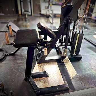 Stojan (klec) na posilování