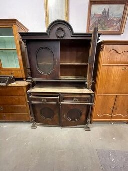 Starožitný masivní příborník - kredenc