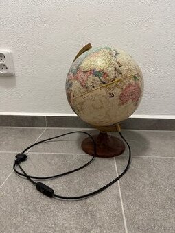 Lampička ve tvaru globusu – stylová dekorace i světlo