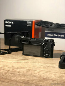 Sony A6500 + objektiv Sigma 30 mm, f1,4