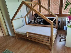 Dětská domečková postel 90x180 masiv, včetně matrace