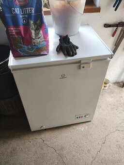 Pultový mrazák indesit