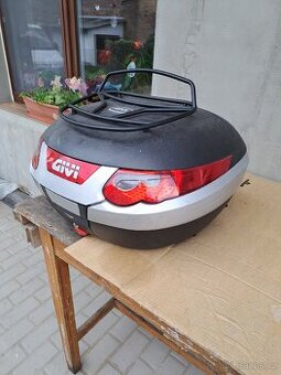 Kufr na motorku givi maxia