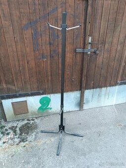Prodám stojan na pneumatiky