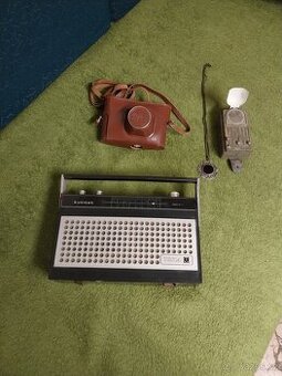 Prodám rádio, baterku,přívěšek,foťák.