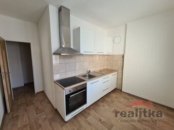 Pronájem hezkého bytu 2+1 s balkónem a parkováním, Opava, ul