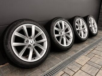Originál Škoda Superb 235/45 r18