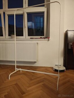 IKEA stojan na oblečení