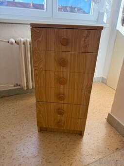 Stylová skříňka 52×41×86 cm – super stav