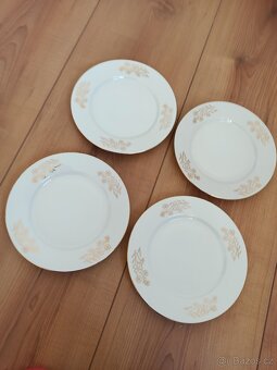 4 dezertní talířky/ československý porcelán