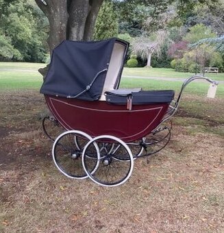 Vzácný retro kočárek